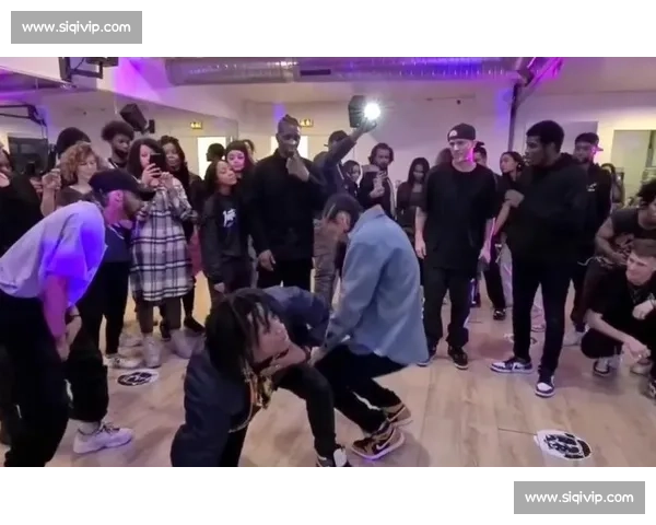 巴黎篮球馆燃爆！Les Twins 即兴嘻哈 Freestyle 震撼全场