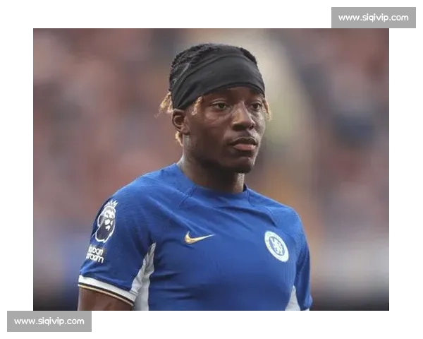 马杜埃凯 GQ 大片曝光!切尔西边锋化身巴黎世家型男 马杜埃凯 GQ 大片曝光!切尔西边锋化身巴黎世家型男